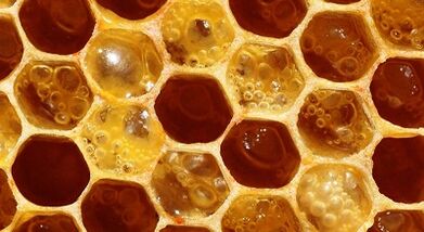 Consumption of honey to increase strength